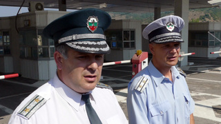 На граничните  пунктове при влизане в страната се връчва листовка, предназначена за транзитно преминаващите през страната ни чуждестранни водачи 