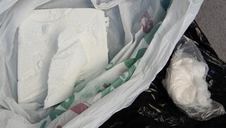 Служители на ГДНП задържаха двама криминално проявени мъже за наркотици