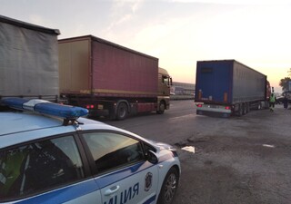 В ход е операция за контрол на товарните автомобили и автобусите 