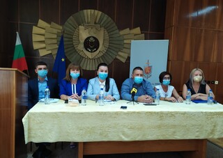 За по-малко от денонощие полицаи установиха и задържаха извършителите на грабеж над възрастна жена в Пернишко  