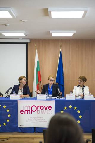 Нова онлайн платформа помага на жени, преживели домашно насилие