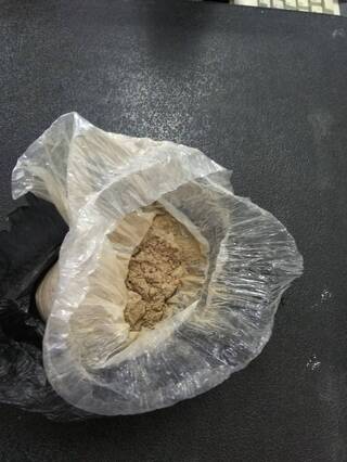 Двама мъже са задържани за незаконно притежание на наркотици