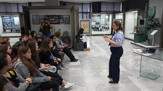 Инспектор Мария Ботева запозна шестокласници от 18 СОУ “Уилям Гладстон“ с основните правила за безопасност на пътя