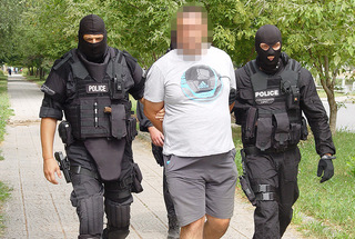 На осмината задържани са наложени 72-часови мерки за задържане под стража – съобщи главният секретар на МВР Светлозар Лазаров
