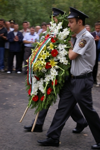 На 14 септември с церемония пред Паметника на Незнайния воин и Мемориала на загиналите пожарникари служителите от ГДПБС – МВР и столичните огнеборци отбелязаха професионалния си празник 