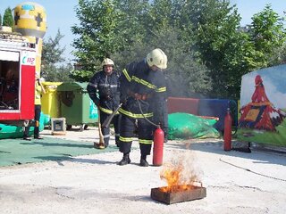 Столичните пожарникари организираха детски празник за над сто малчугани