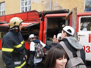 Открит урок по проекта SAFEQUAKE за усъвършенстване на поведението на населението при земетресение се проведе в 18 СОУ „Уилям Гладстон” в столицата