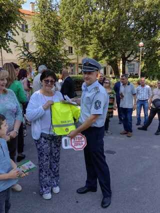 Служители на сектор „Пътна полиция“ при ОДМВР Хасково проведоха беседа по пътна безопасност в с. „Минерални бани“