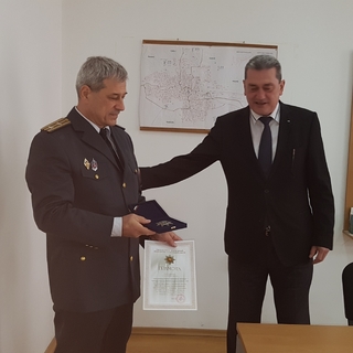 Главен комисар Николай Николов връчи почетен медал за професионализъм на главен инспектор Петър Виденов