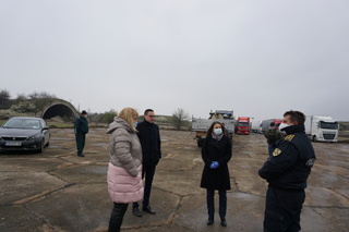Под полицейска охрана са първите ТИР-ове на летище "Узунджово"