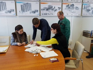 Служители от хасковска фирма получиха готовите си документи на работното си място