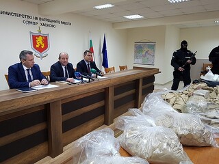 Голямо количество хероин и амфетамини са заловени при операция на служители от Хасково и Благоевград