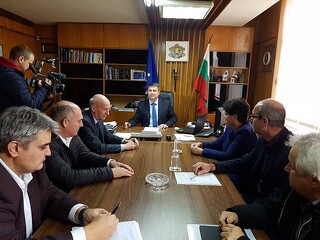 Около идеята за мирен протест се обединиха днес протестиращите след среща с директорът на ОДМВР Хасково