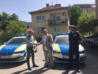 РУ Дупница и РУ Бобов дол получиха днес нови автомобили