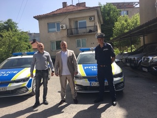 РУ Дупница и РУ Бобов дол получиха днес нови автомобили