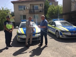 РУ Дупница и РУ Бобов дол получиха днес нови автомобили