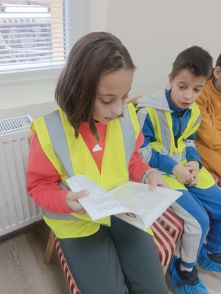 Децата от Детско полицейско управление при ЧОУ "Св. Седмочисленици" в Ловеч отбелязаха Деня на четенето