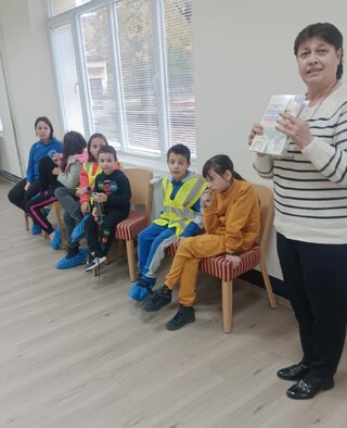 Децата от Детско полицейско управление при ЧОУ "Св. Седмочисленици" в Ловеч отбелязаха Деня на четенето