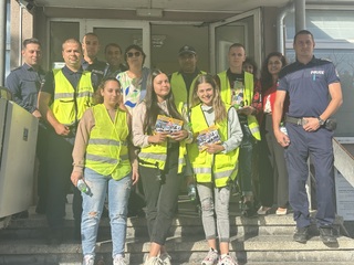 В рамките на акцията на полицията „Децата тръгват на училище! Да ги пазим на пътя!“, ученици от Ловеч апелираха към водачите на моторни превозни средства за повишено внимание и да пазят децата