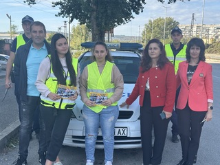 В рамките на акцията на полицията „Децата тръгват на училище! Да ги пазим на пътя!“, ученици от Ловеч апелираха към водачите на моторни превозни средства за повишено внимание и да пазят децата