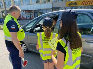 Деца призоваха водачите на моторни превозни средства за повишена бдителност на пътя по време на лятната ваканция