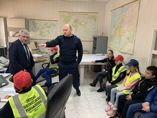 Малките полицаи от ловешките Детски полицейски управление са първите гости в ОД МВР-Ловеч за Новата 2020год