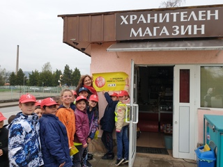 Ученици от детските полицейски управления в Ловеч се включиха в кампанията „Не продаваме алкохол на непълнолетни”