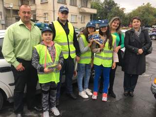 Ученици от Детско полицейско управление при СУ „Тодор Кирков“ гр.Ловеч отправиха апел към шофьорите  за повишена бдителност на пътя
