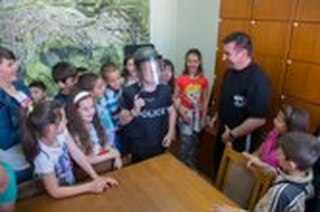 Над 300 деца от троянски училища гостуваха в РУ Троян