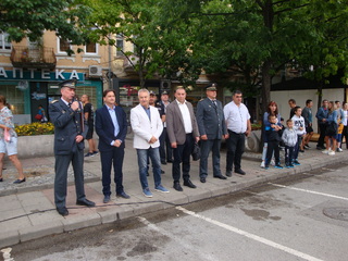 С демонстративно занятие в центъра на областния град служителите от Регионална дирекция „Пожарна безопасност и защита на населението“ – Монтана отбелязаха професионалния си празник