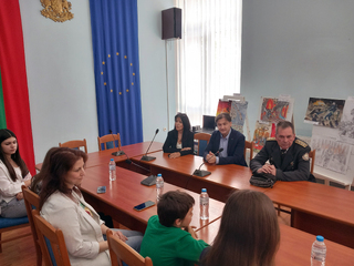 Наградиха победителите от областния етап на международния конкурс „С очите си видях бедата"