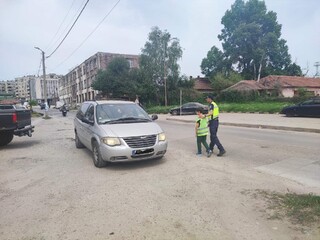 Деца от Детските полицейски управления посетиха Школата за обучение на служебни кучета в Берковица и се запознаха с работата на пътните полицаи