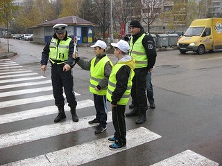 В ход е двумесечна полицейска акция „Децата тръгват на училище! Да ги пазим на пътя!”
