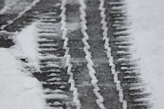 Съвети на ГДНП за шофиране в сняг и заледен път