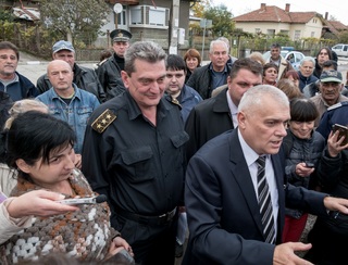 Министър Радев: Правим всичко възможно да запазим пожарната в малките населени места 