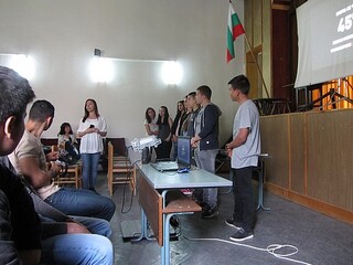 Eкипът на  неправителствена организация за борба с трафика на хора се срещна с ученици от две гимназии в Берковица 
