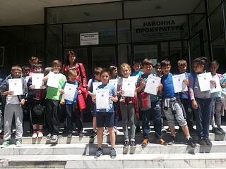 25 доброволците от Трето основно училище „Д-р Петър Берон” завършиха успешно едногодишното си обучение в Детското полицейско управление на РУ Монтана