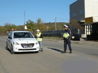 В Деня без автомобили – 22 октомври ученици от Детските полицейски управления в Монтана раздаваха брошури на водачите на МПС 