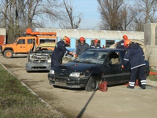 С демонстрация на пожарогасителни и спасителни дейности при автомобилна катастрофа, земетресение и долекарска помощ бе отбелязан Международният ден на доброволеца – 5 декември