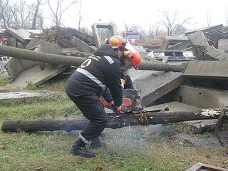Спасяване на пострадали от земетресение, гасене на автомобил и деконтаминация бяха демонстрирани по повод Международния ден на доброволеца – 5 декември