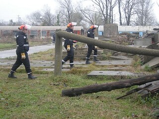 Спасяване на пострадали от земетресение, гасене на автомобил и деконтаминация бяха демонстрирани по повод Международния ден на доброволеца – 5 декември
