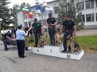 Наградиха победителите от Десетия национален преглед за водачи на служебни кучета с международно участие в гр. Берковица