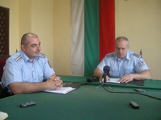 Три екипа на Пътна полиция ще осигуряват безопасността при преминаването на абитуриентските шествия в гр. Монтана
