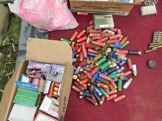 Боен арсенал иззеха служители на РУ – Монтана от къща и автосервиз в Лехчево