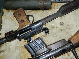 Боен арсенал иззеха служители на РУ – Монтана от къща и автосервиз в Лехчево