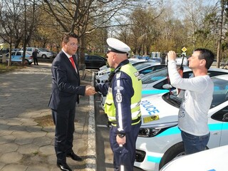 Вътрешният министър Пламен Узунов връчи ключовете на 6 нови автомобила на служителите на Пътна полиция от ОДМВР – Монтана